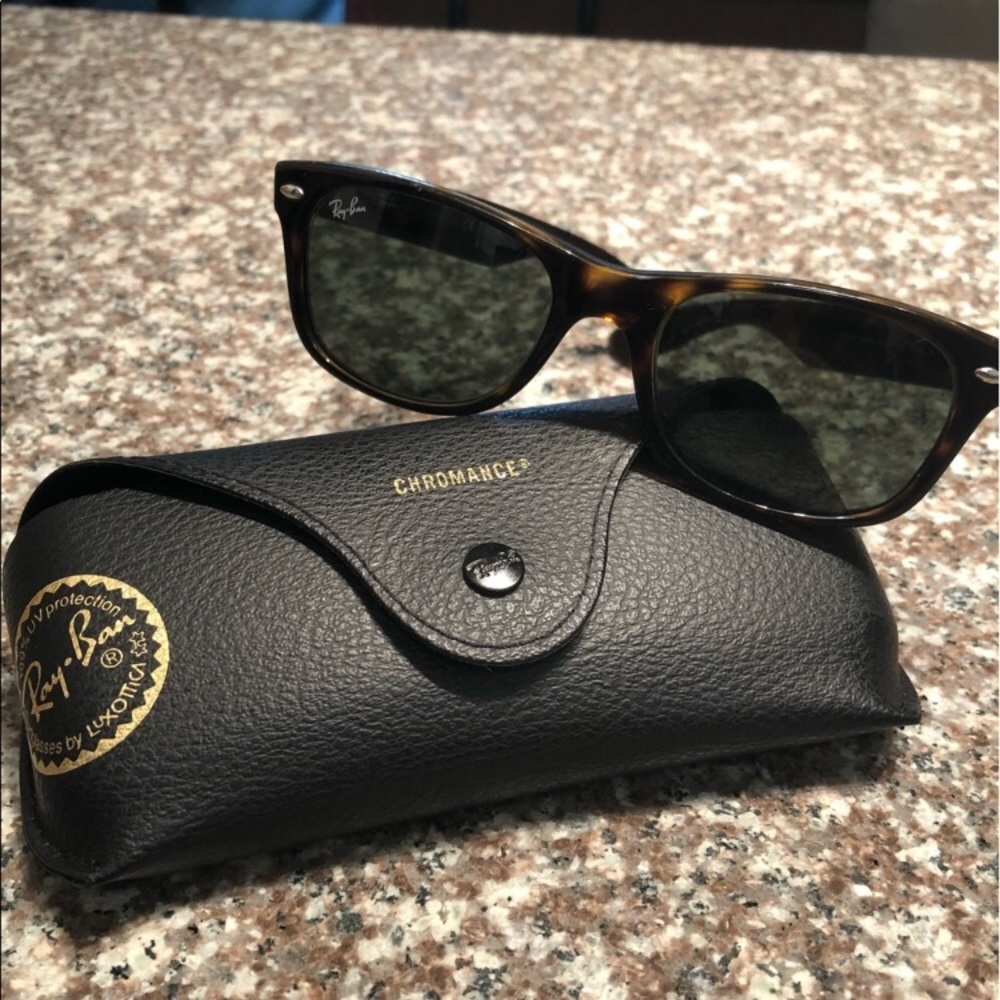 Ray-Ban tortoise shell new wayfarer